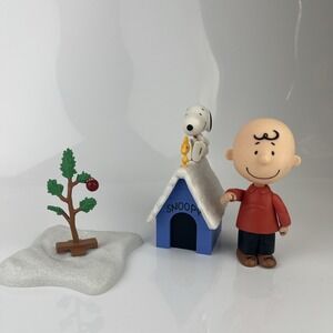 Vintage Peanuts Charlie Brown Figure With Christmas Tree Snoopy Memory Lane 2003